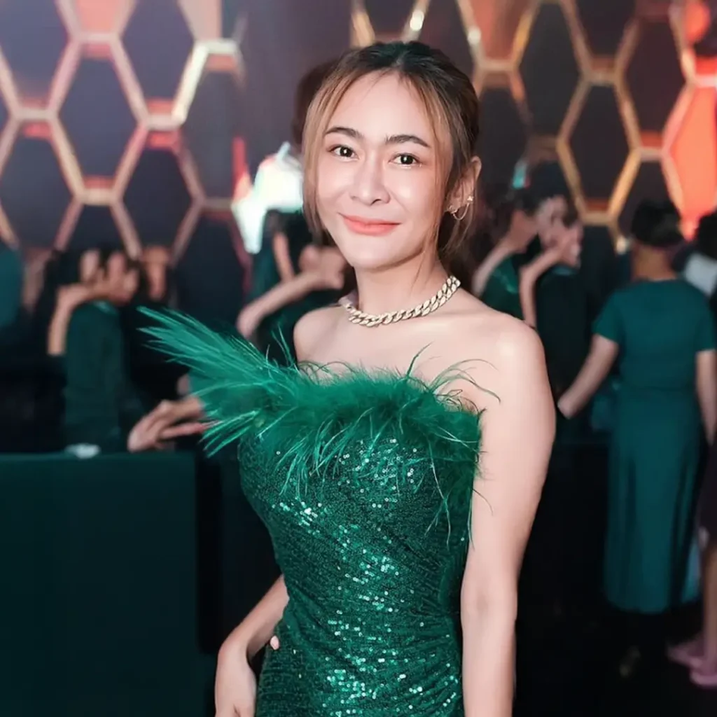 ae jammy yammy at elite thonglor in green dress